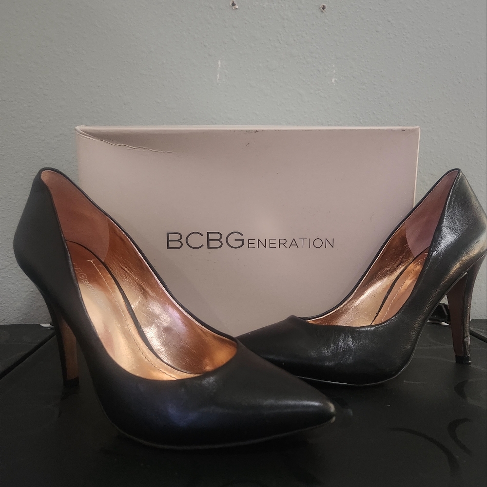BCBGENERATION  Pointed Toe Minimalist Pumps 6.5M Black Leather   Heel Dress Shoe